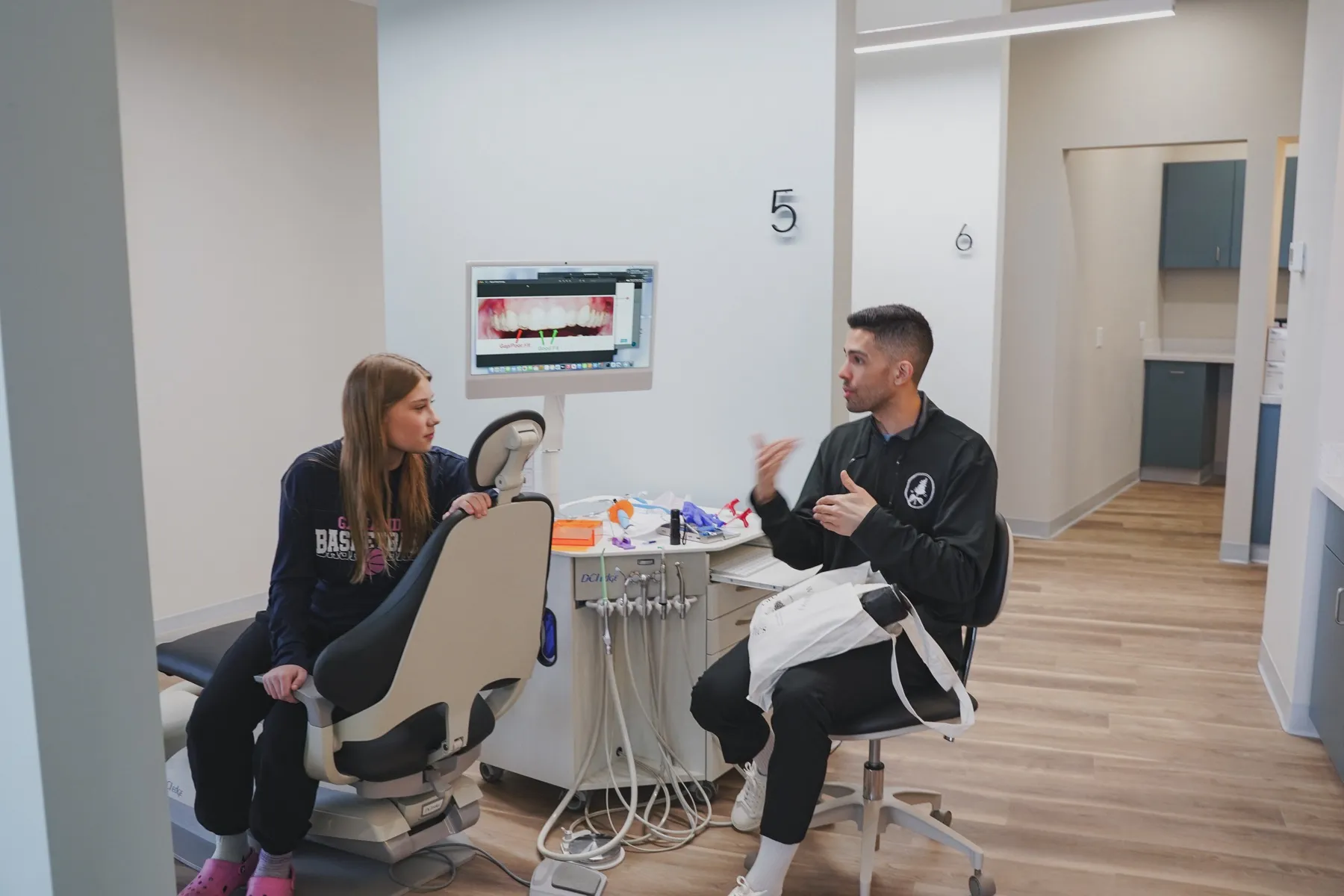 Dr. Wiktorski reviewing a scan with a teen Invisalign patient