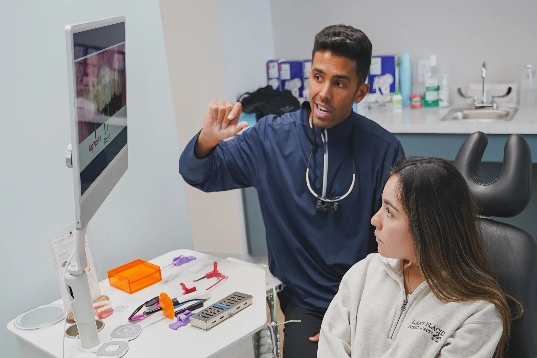 Dr. Wiktorski reviewing a scan with a patient in the consult room